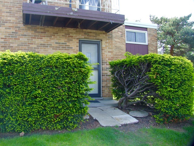 For Sale: 1313 S Rebecca Rd #APT 122 Lombard, IL 60148