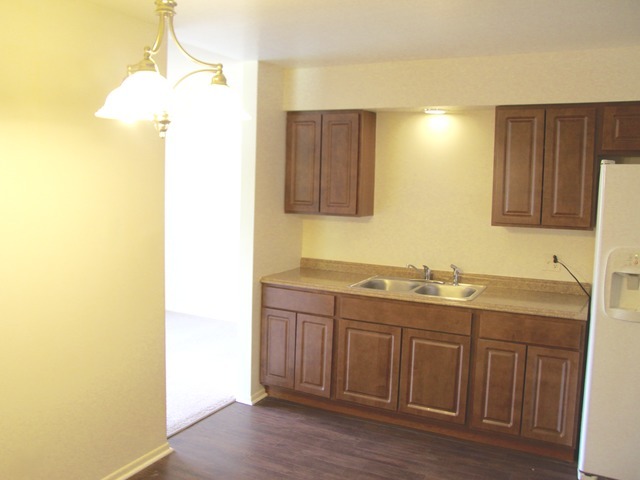 For Sale: 1313 S Rebecca Rd #APT 122 Lombard, IL 60148
