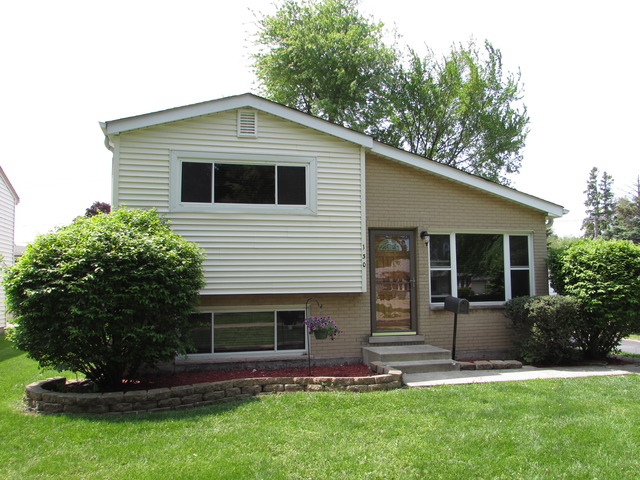 For Sale: 130 N Highland Ave Lombard, IL 60148