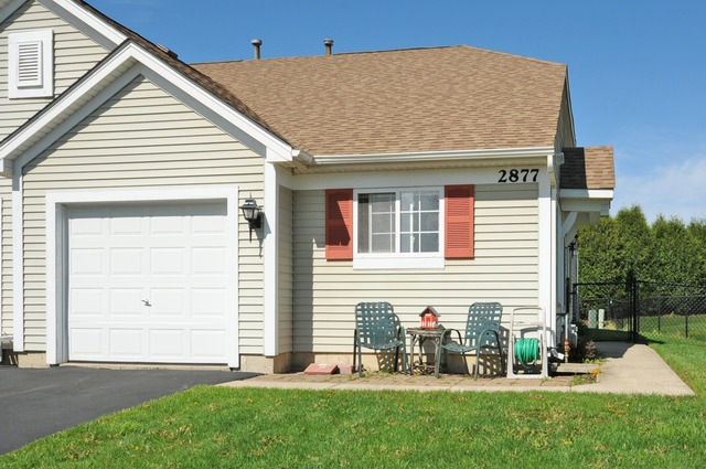 For Sale: 2877 Impressions Dr #APT 2877 Lake In The Hills, IL 60156