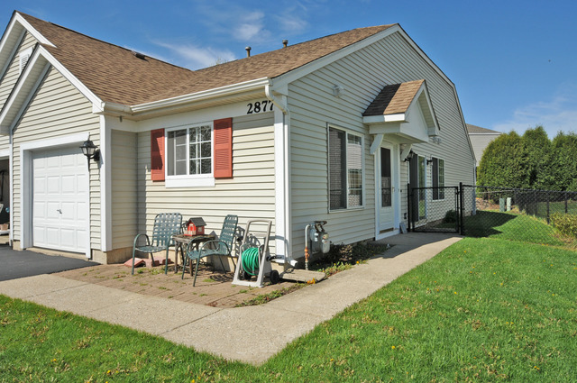 For Sale: 2877 Impressions Dr #APT 2877 Lake In The Hills, IL 60156