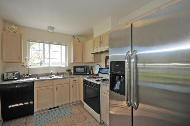 For Sale: 2877 Impressions Dr #APT 2877 Lake In The Hills, IL 60156