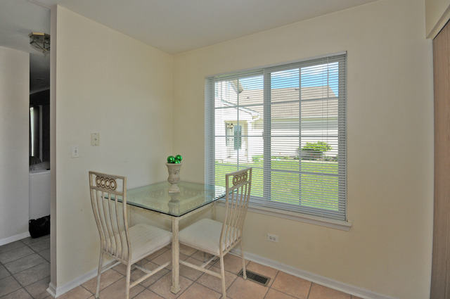 For Sale: 2877 Impressions Dr #APT 2877 Lake In The Hills, IL 60156