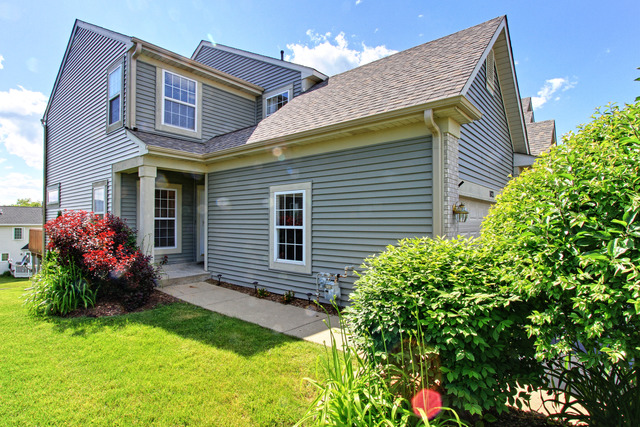 For Sale: 1021 Horizon Rdg Lake In The Hills, IL 60156