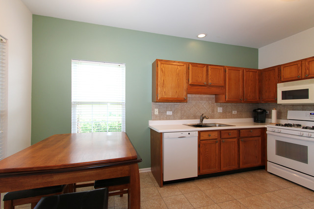For Sale: 1021 Horizon Rdg Lake In The Hills, IL 60156
