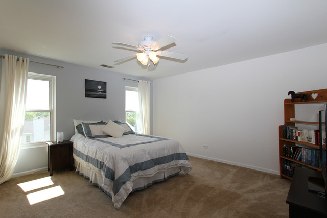 For Sale: 1021 Horizon Rdg Lake In The Hills, IL 60156
