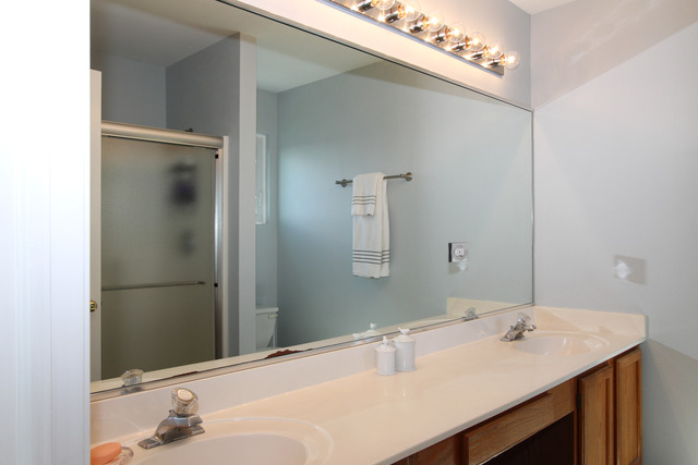 For Sale: 1021 Horizon Rdg Lake In The Hills, IL 60156