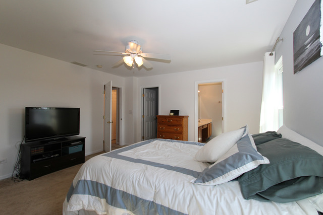 For Sale: 1021 Horizon Rdg Lake In The Hills, IL 60156