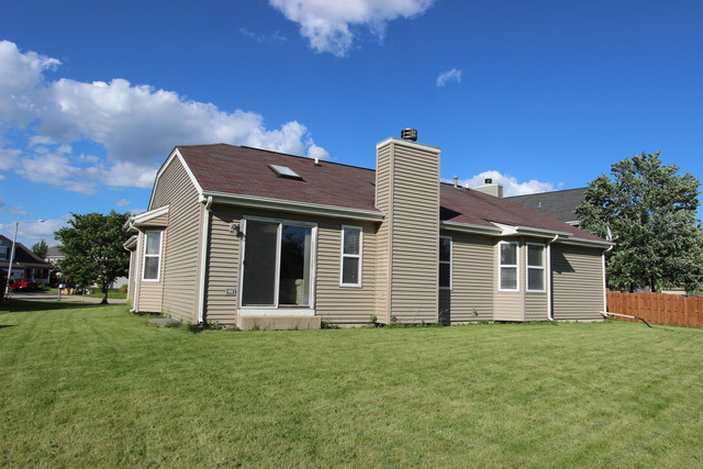 For Sale: 6 Banbury Ct Lake In The Hills, IL 60156