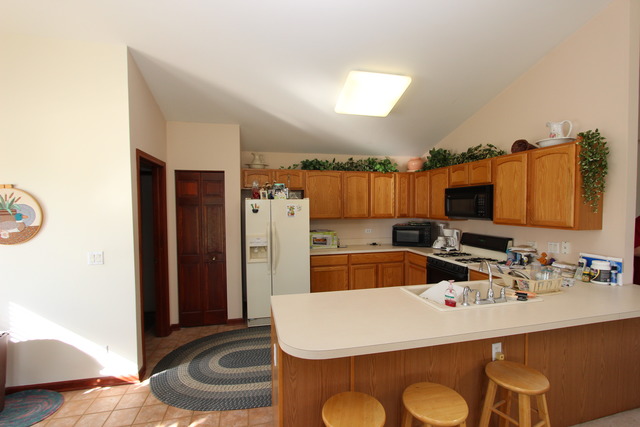For Sale: 6 Banbury Ct Lake In The Hills, IL 60156