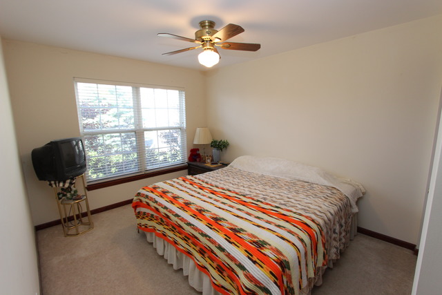 For Sale: 6 Banbury Ct Lake In The Hills, IL 60156