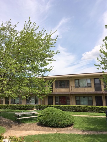 For Sale: 18 King Arthur Ct #APT 14 Melrose Park, IL 60164