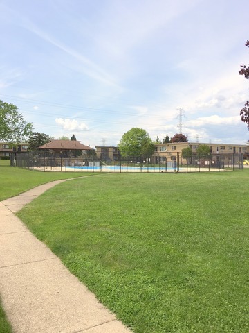 For Sale: 18 King Arthur Ct #APT 14 Melrose Park, IL 60164