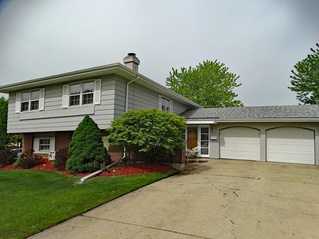 For Sale: 1900 Chippendale Rd Hoffman Estates, IL 60169