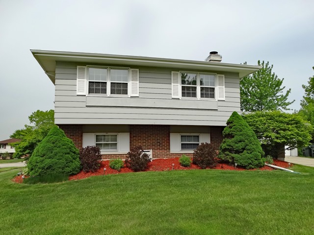 For Sale: 1900 Chippendale Rd Hoffman Estates, IL 60169