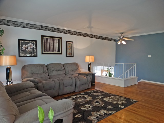For Sale: 1900 Chippendale Rd Hoffman Estates, IL 60169
