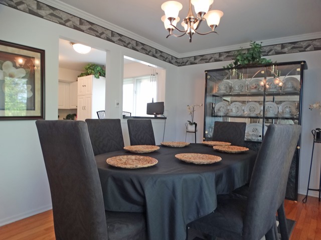 For Sale: 1900 Chippendale Rd Hoffman Estates, IL 60169