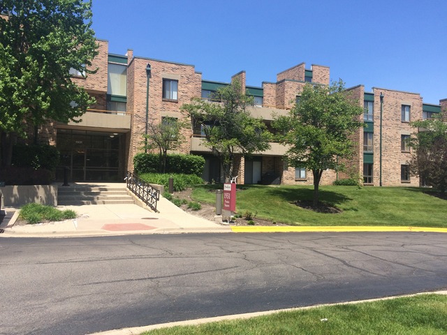 For Sale: 1931 Prairie Sq #APT 318 Schaumburg, IL 60173