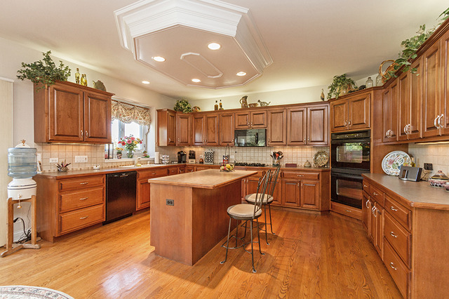 612 Waters Edge Dr