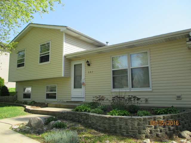 For Sale: 661 Franklin Dr South Elgin, IL 60177