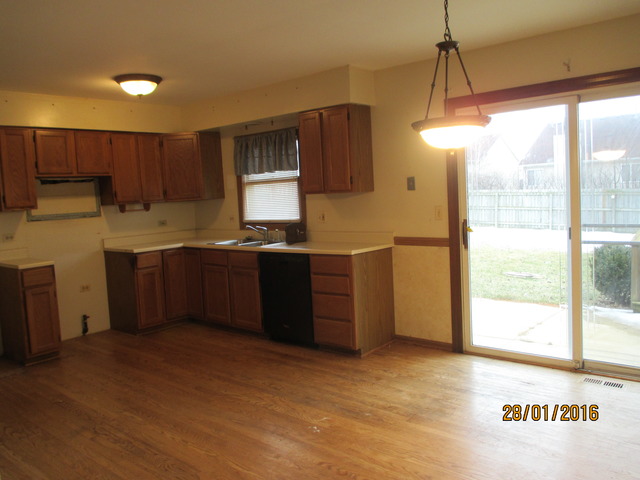 For Sale: 661 Franklin Dr South Elgin, IL 60177