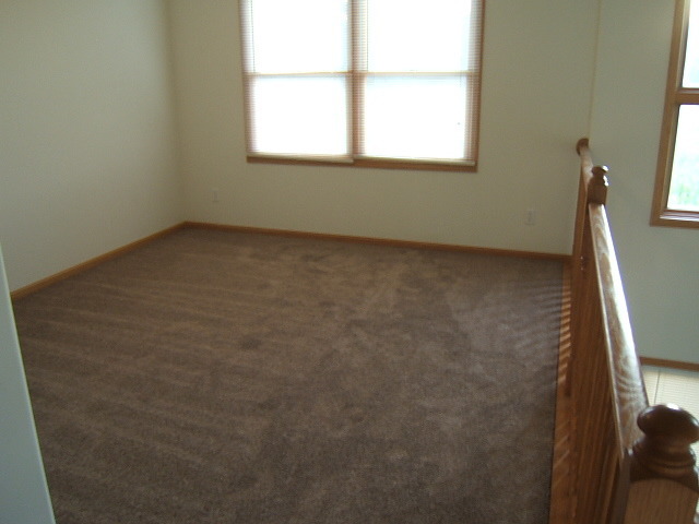 For Sale: 1422 Ridge Dr Sycamore, IL 60178