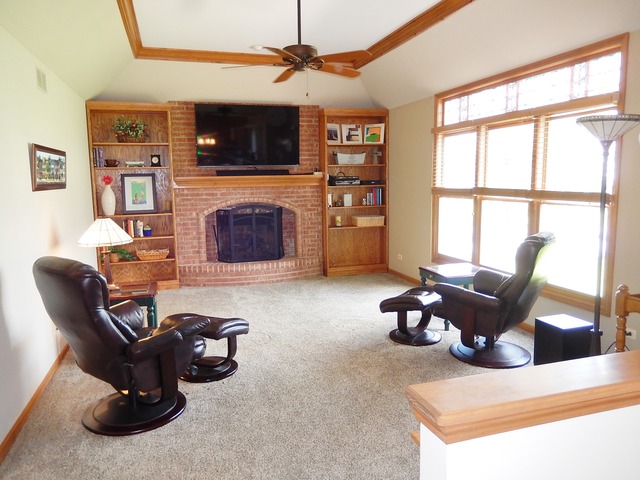 For Sale: 581 Meadowview Dr West Chicago, IL 60185