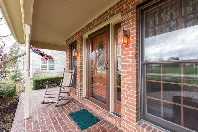 For Sale: 521 E Oak Ave Wheaton, IL 60187