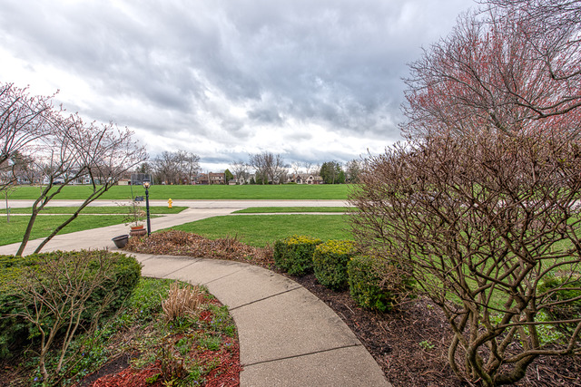For Sale: 521 E Oak Ave Wheaton, IL 60187