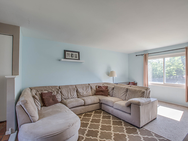 For Sale: 615 Iroquois Trl Carol Stream, IL 60188