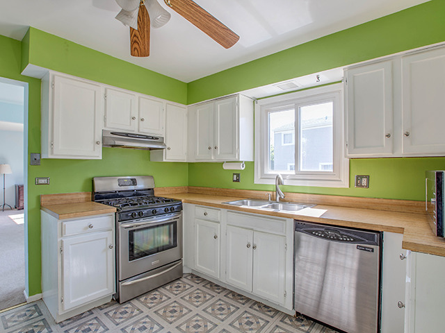 For Sale: 615 Iroquois Trl Carol Stream, IL 60188