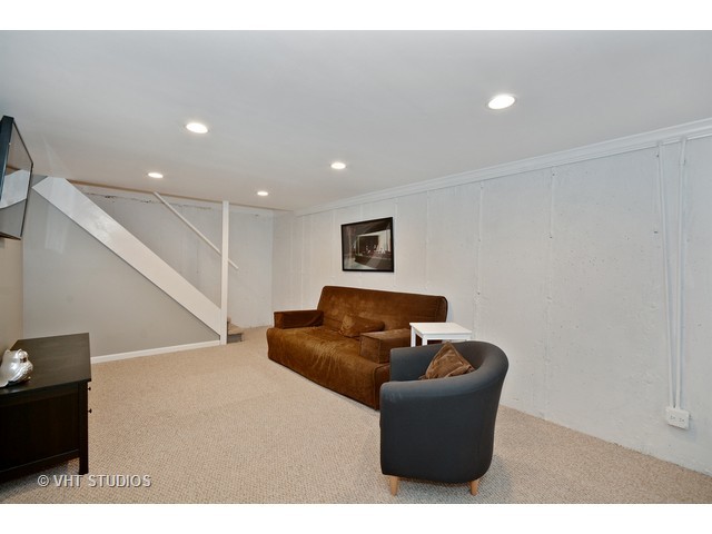 476 Raintree Ct #1C