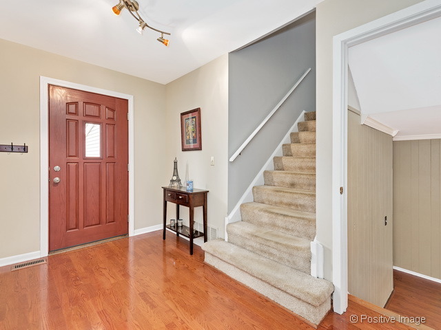 For Sale: 1411 E Hull Dr Wheaton, IL 60189
