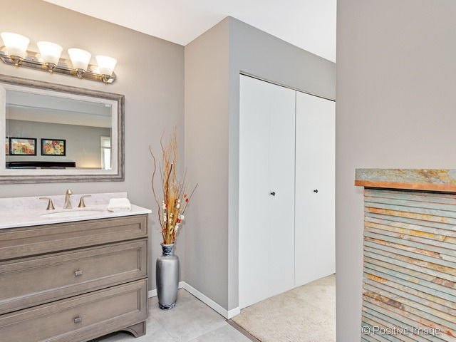 For Sale: 1411 E Hull Dr Wheaton, IL 60189