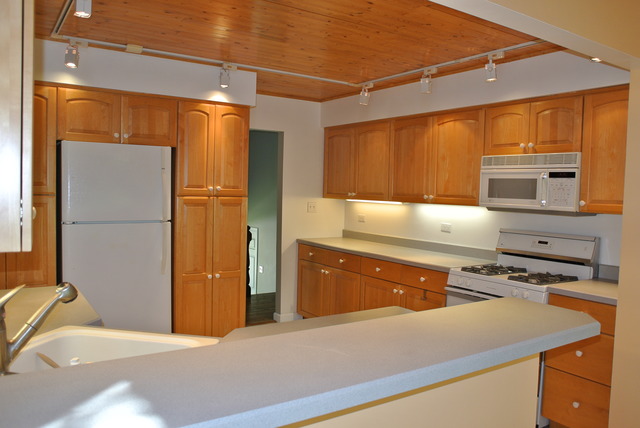 For Sale: 4598 Mumford Dr Hoffman Estates, IL 60192