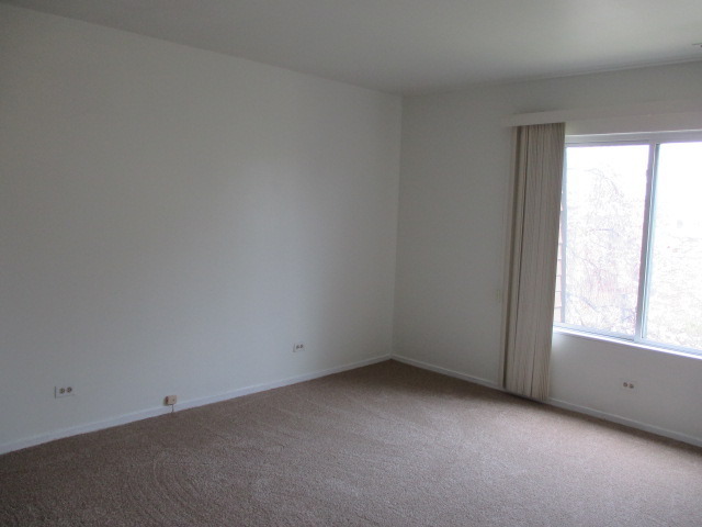 For Sale: 721 Limerick Ln #APT 2B Schaumburg, IL 60193