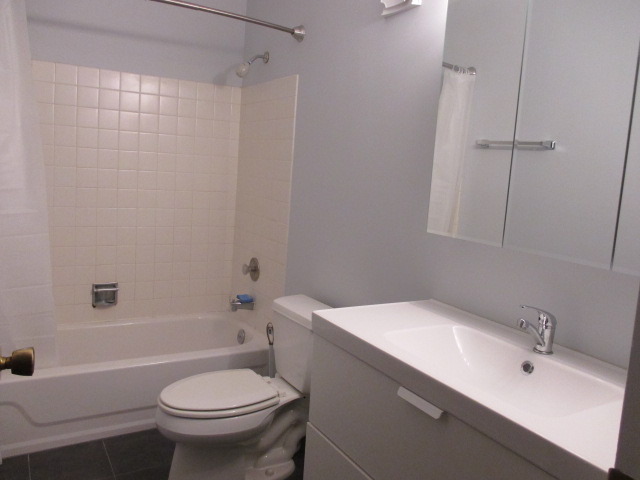 For Sale: 721 Limerick Ln #APT 2B Schaumburg, IL 60193
