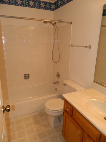 For Sale: 20 Ashburn Ct #W2 Schaumburg, IL 60193