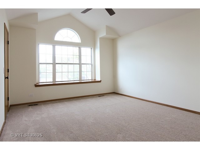 For Sale: 115 Thistle Ct Schaumburg, IL 60194