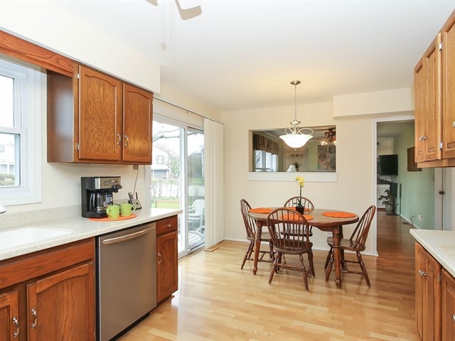 For Sale: 608 N Walnut Ln Schaumburg, IL 60194