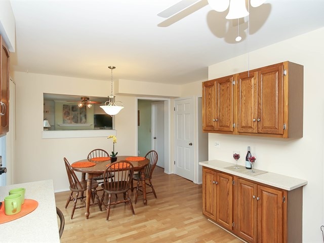 For Sale: 608 N Walnut Ln Schaumburg, IL 60194