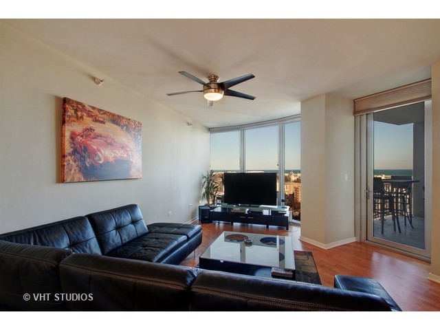 807 Davis St #1408