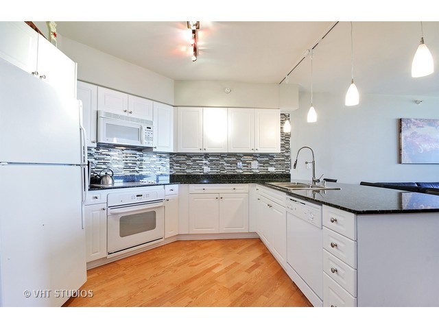 807 Davis St #1408