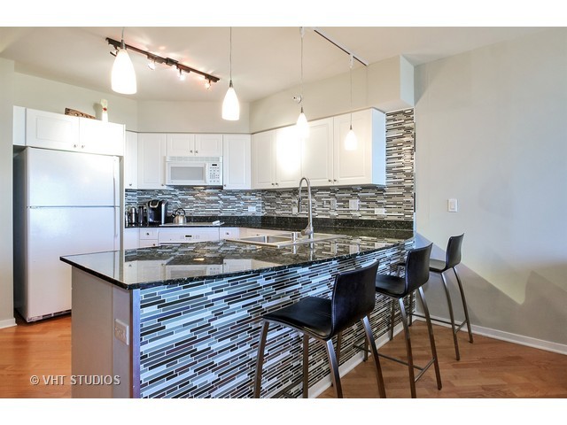 807 Davis St #1408