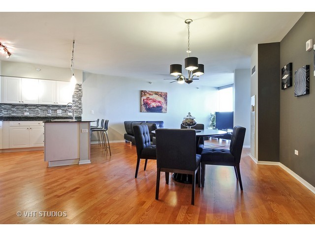 807 Davis St #1408