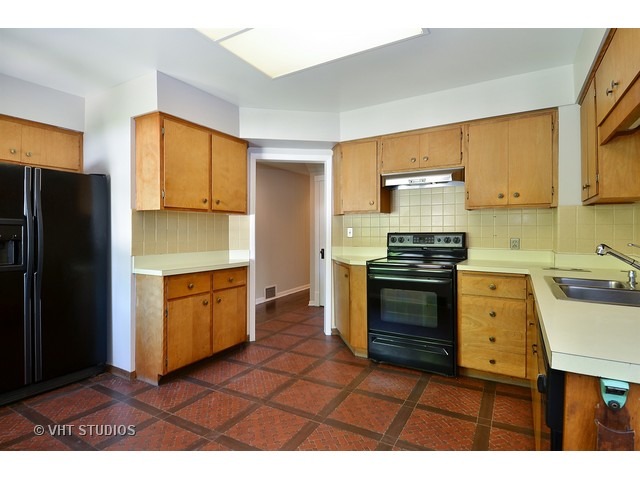 For Sale: 2665 Stewart Ave Evanston, IL 60201