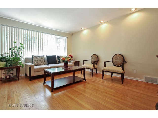 For Sale: 9305 Ewing Ave Evanston, IL 60203