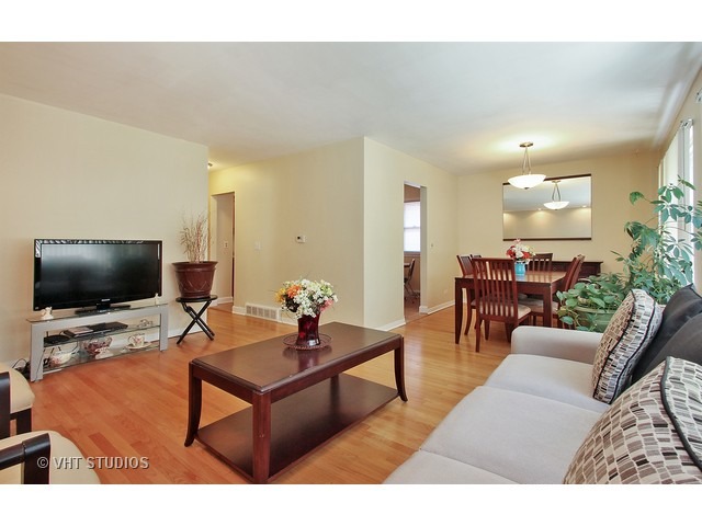 For Sale: 9305 Ewing Ave Evanston, IL 60203