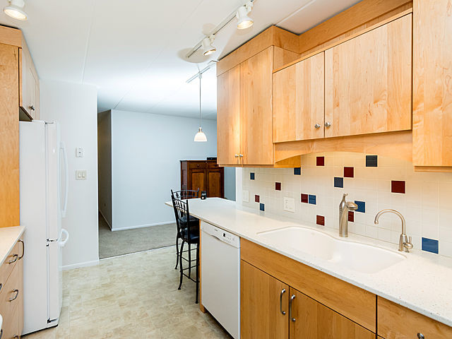 332 Wesley Ave #2B