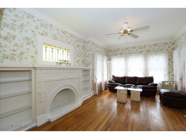 For Sale: 130 S Lombard Ave Oak Park, IL 60302